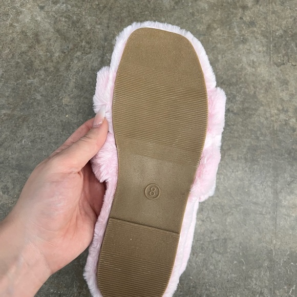 Pink Fluffy Slippers 🎀🫧 - Picture 5 of 6